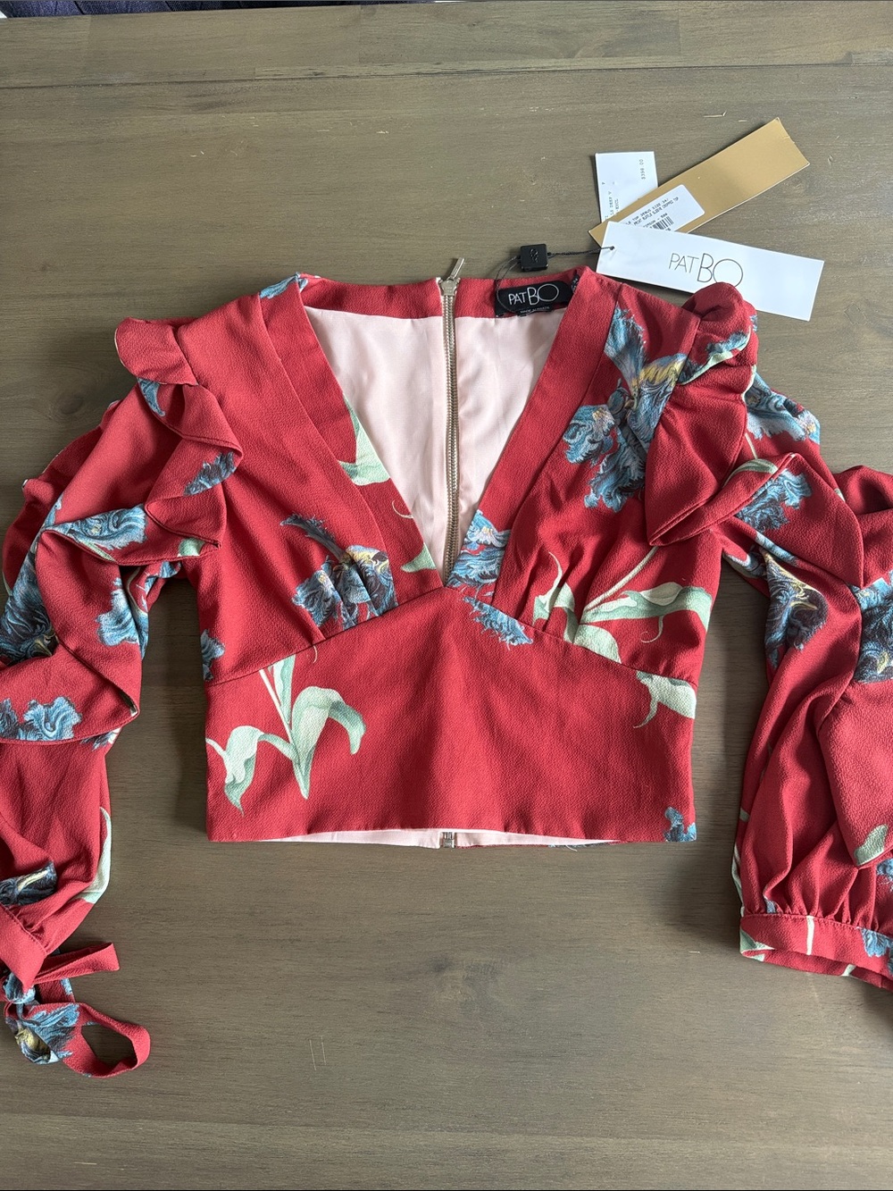 PatBO Red Floral V-Neck Ruffle Sleeve Crop Top